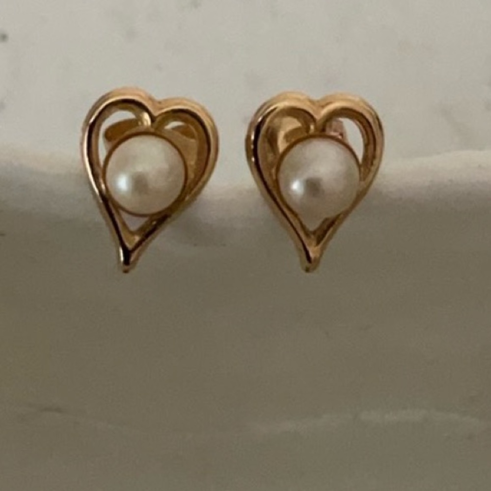 Gold Tone Pearl Heart Earrings